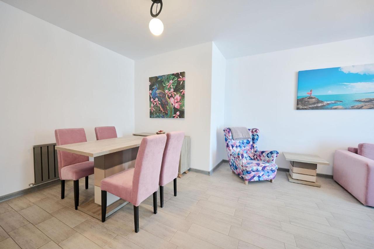 Beachfront 1Br Apartment- Spa N Pools 마마이아 외부 사진