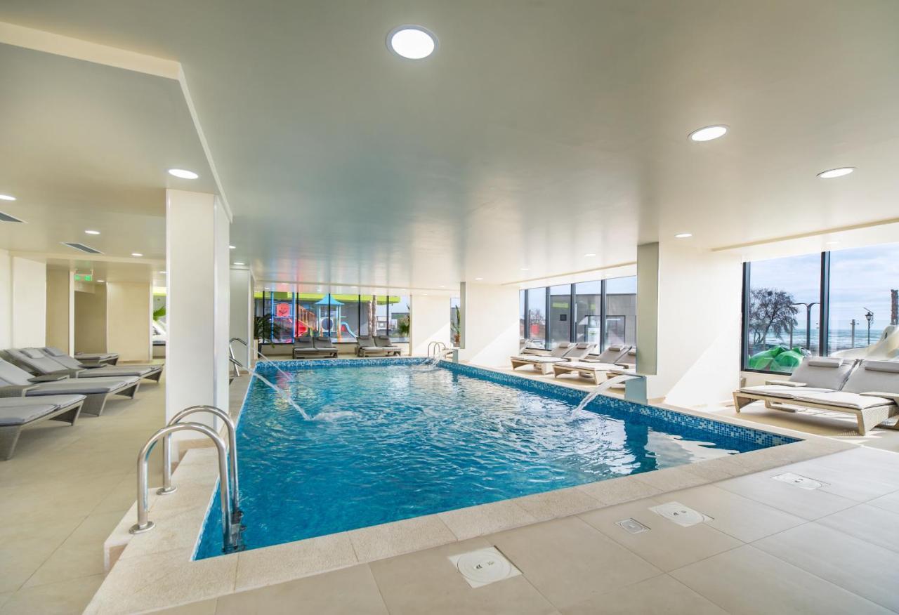 Beachfront 1Br Apartment- Spa N Pools 마마이아 외부 사진