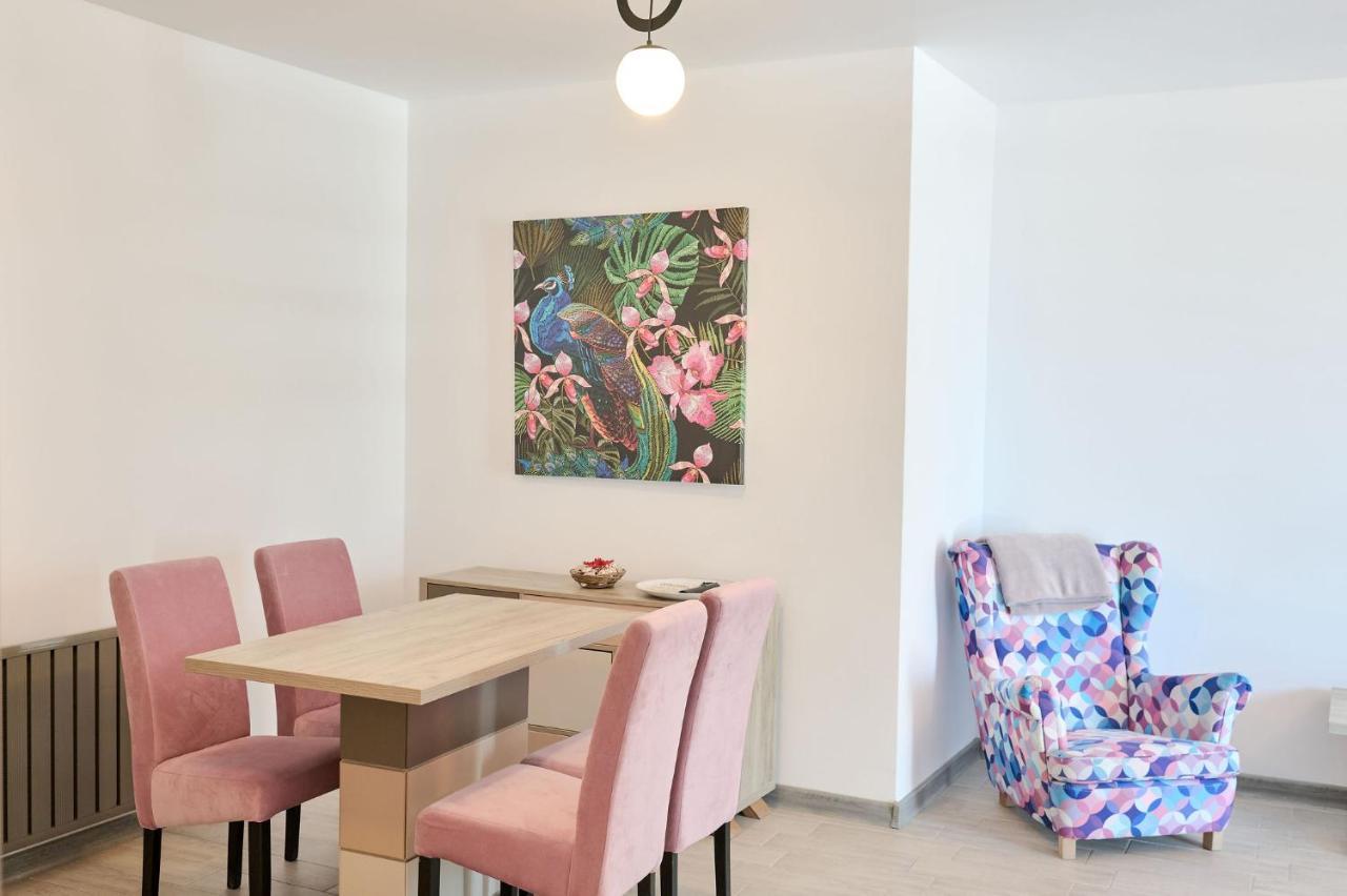 Beachfront 1Br Apartment- Spa N Pools 마마이아 외부 사진